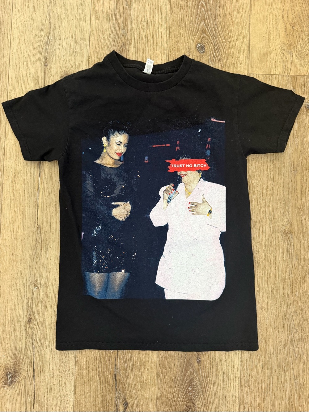 Selena and Yolanda trust no b graphic tee